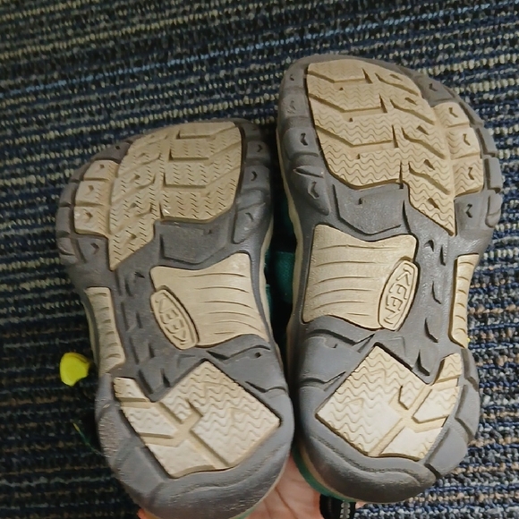 Keen Newport Kids Forest Greeb and Lime Sandals Youth 2 - Picture 4 of 6